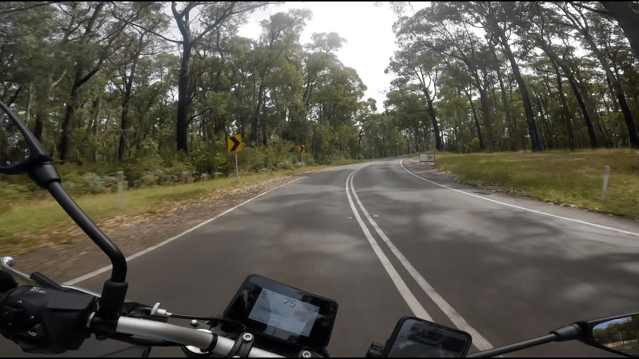2025 Yamaha MT07 | Casual Cruise into the mountains | Quickshifter