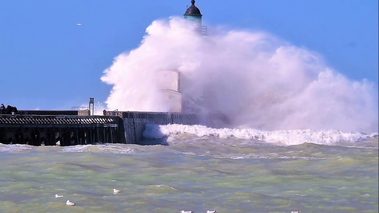 la mer déchainé le 10 mars 2019 a la poissonnerie et au phare avec une vue de la rosace vidéo music
