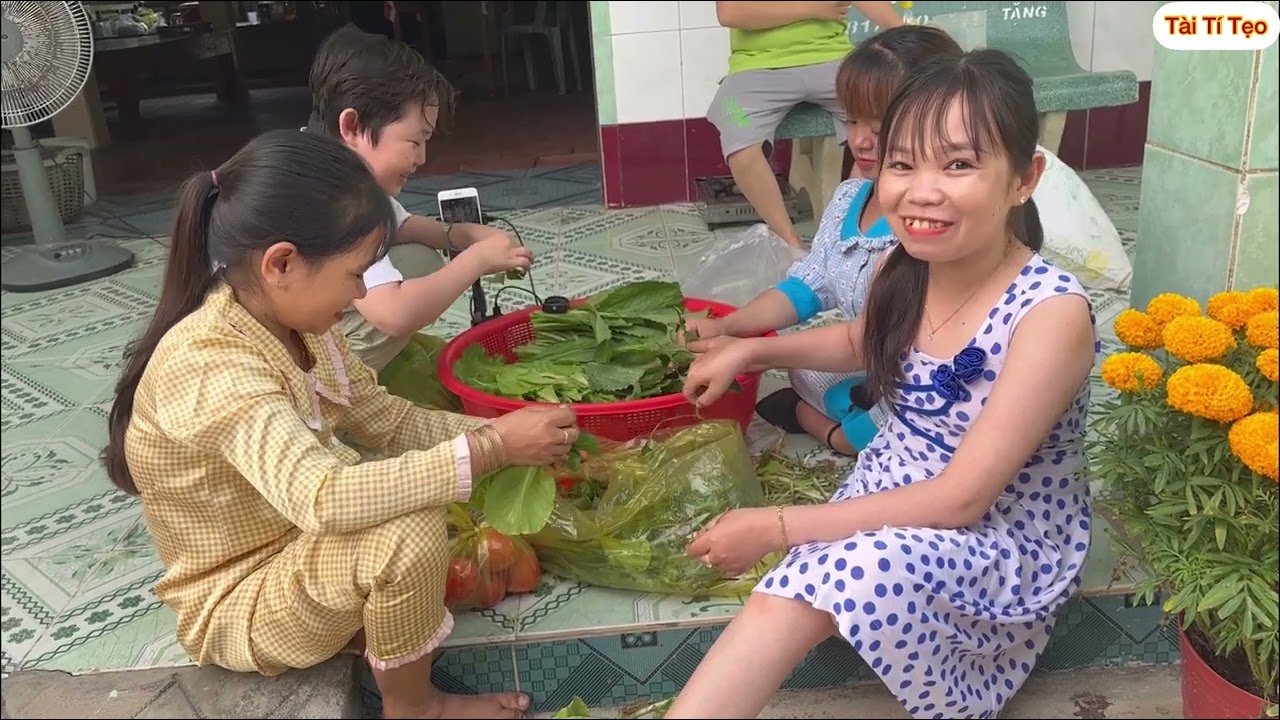 Đột nhập nhà Vợ Chồng Bé Bỏng lúc nữa đêm, tự tay gói chả giò và tên tiếng anh của các thành viên