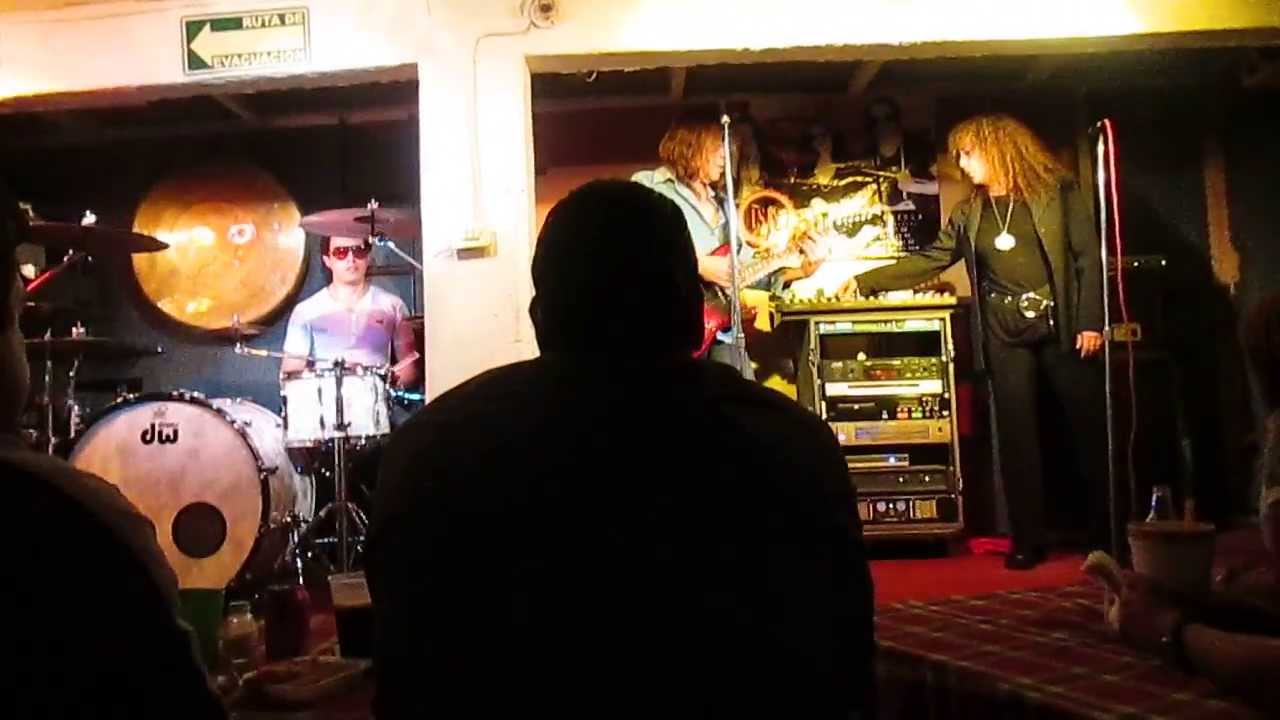 isis te extra&ntilde;o rock station