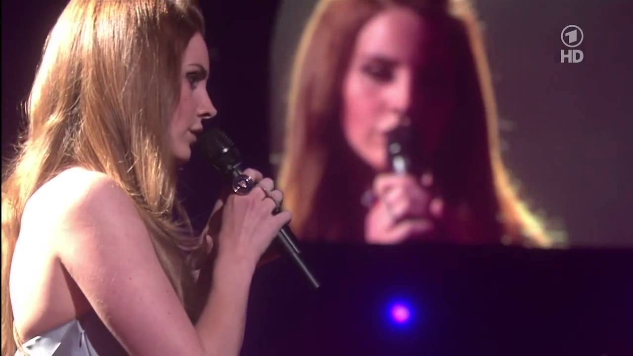 Lana Del Rey - Video Games (Live at the Echo Awards)