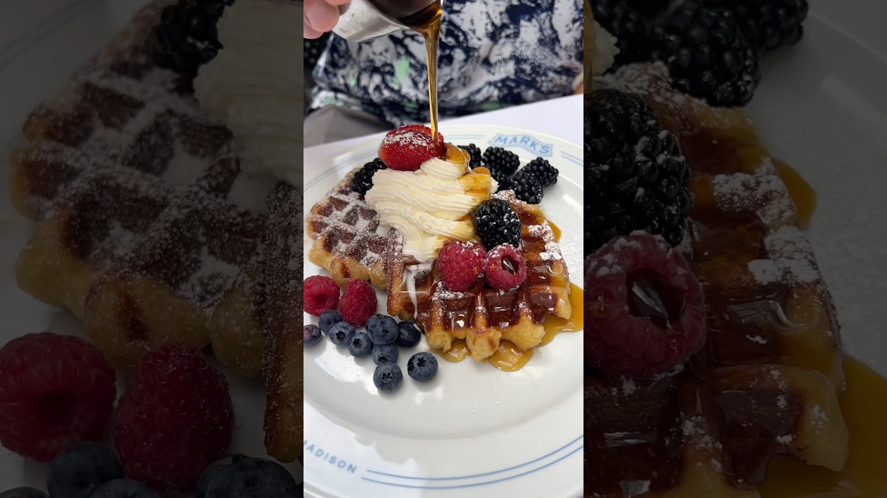 The BELGIAN WAFFLES from Mark’s Off Madison in NYC are top tier! 🧇🔥🤤 Who’s hungry?? 
