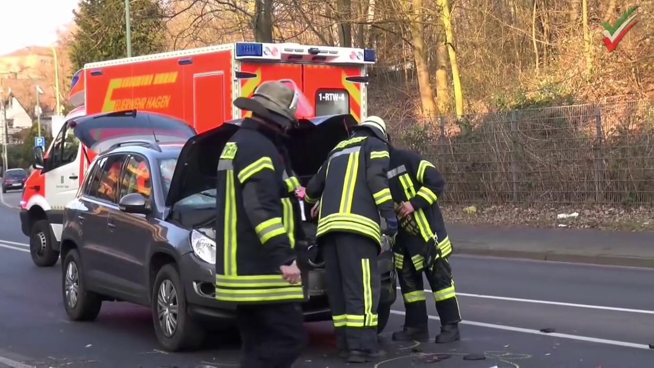 Verkehrsunfall in Hagen-Haspe, Grundsch&ouml;tteler Stra&szlig;e / Harkortstra&szlig;e