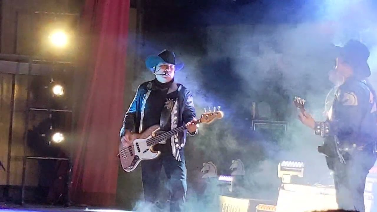 Con talento pa' mentir. Bronco