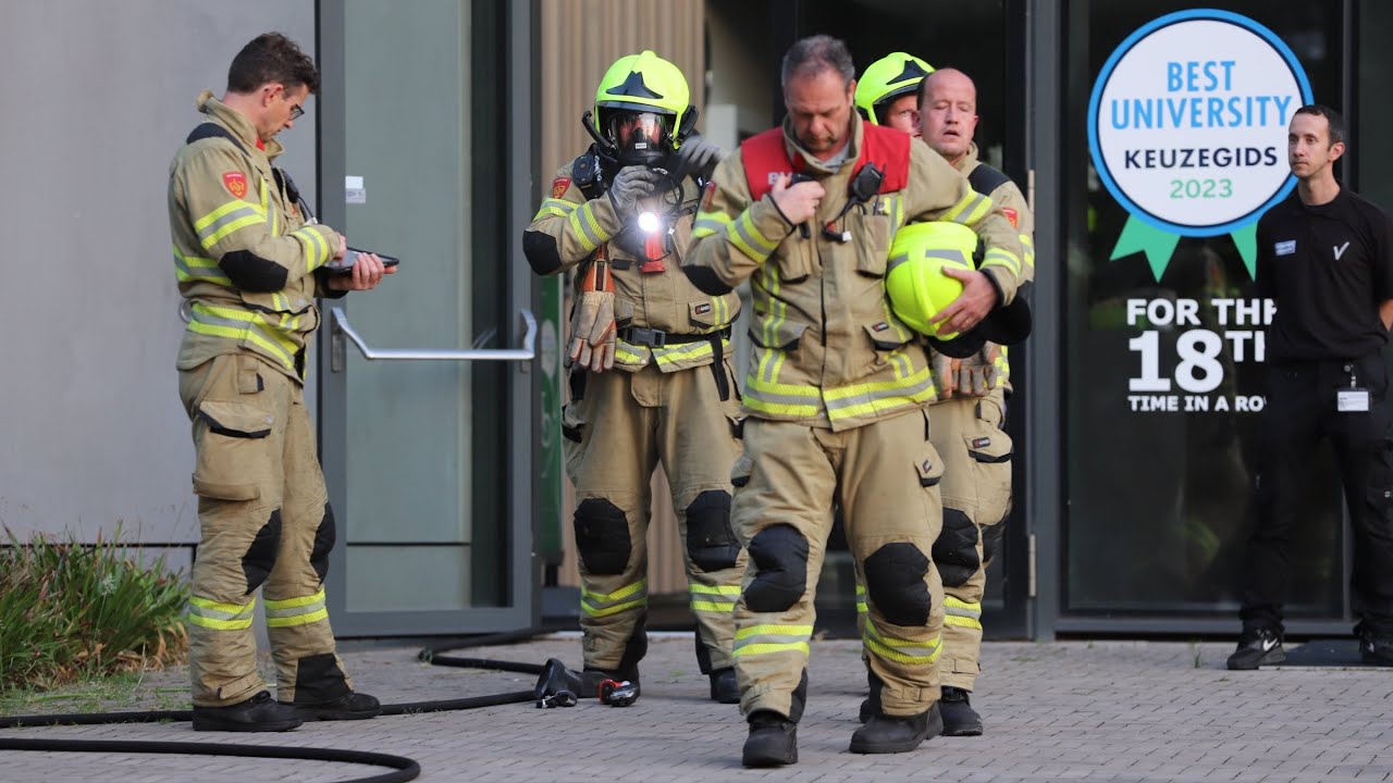 Brand WUR Wageningen brandweer schaalt op om kapotte tankautospuit