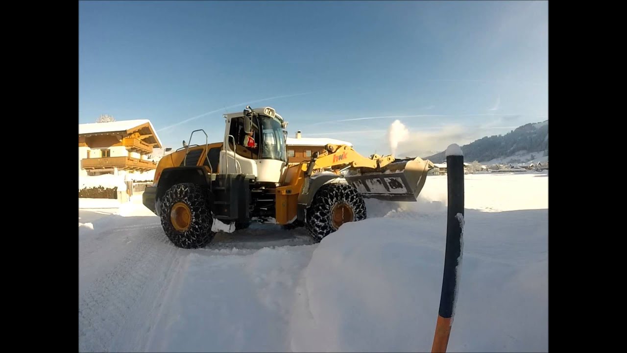 Schneeräumen mit LIEBHERR