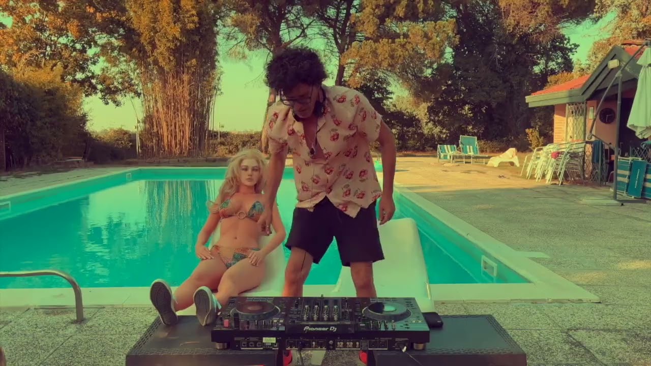 swimming pool & doll Gary Caos live  2025