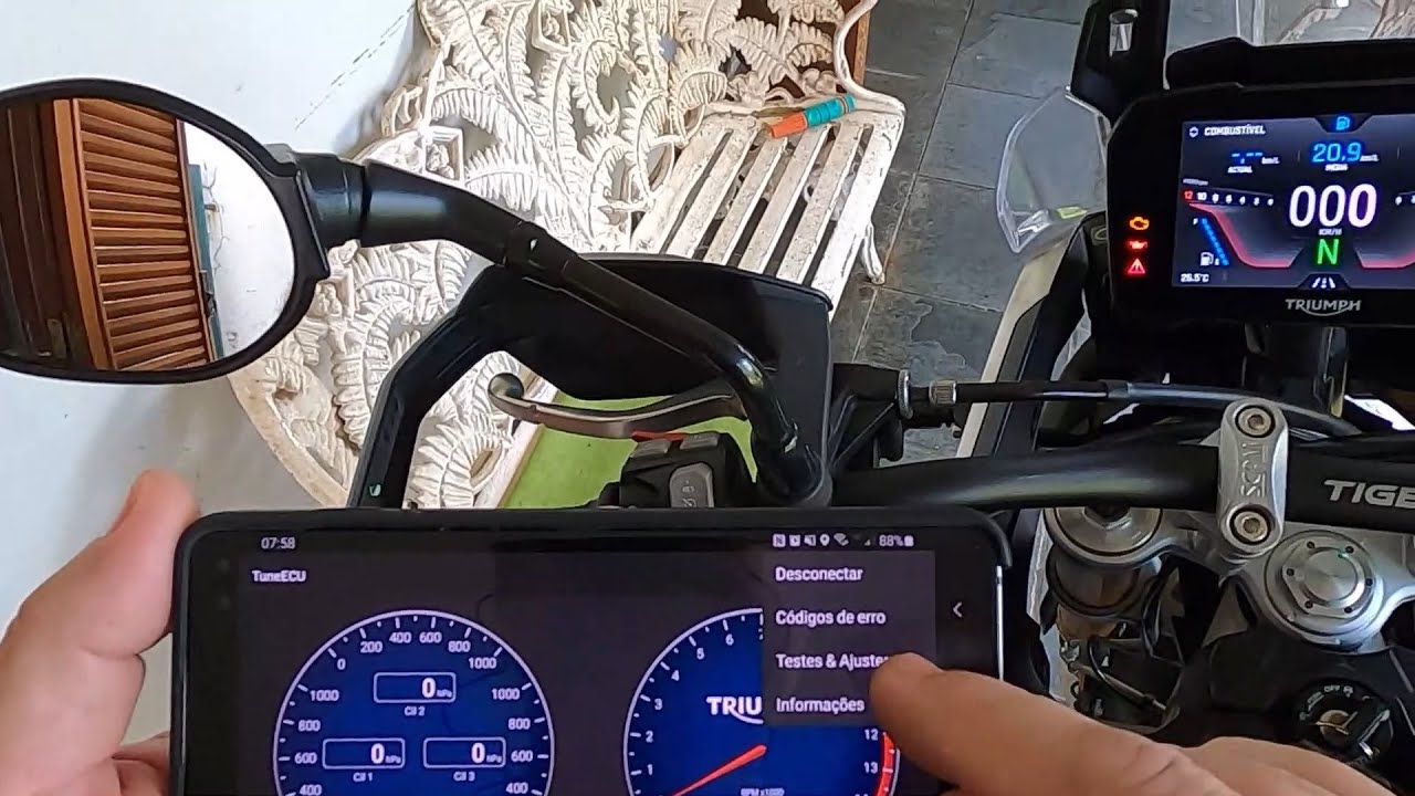 Tiger 900/800: Scanner em casa para ver/apagar mensagens de erro.