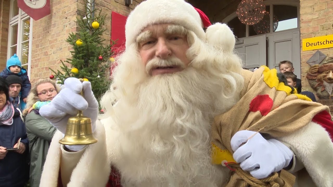 Der Weihnachtsmann öffnet sein Postamt