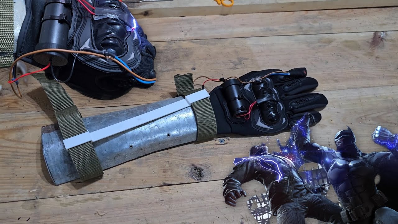 Batman Shock Gloves (Batman: Arkham Origins)