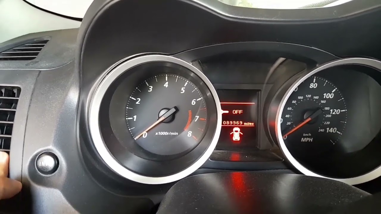 como quitar mensaje Requiere mantenimiento rutinario lancer 2011