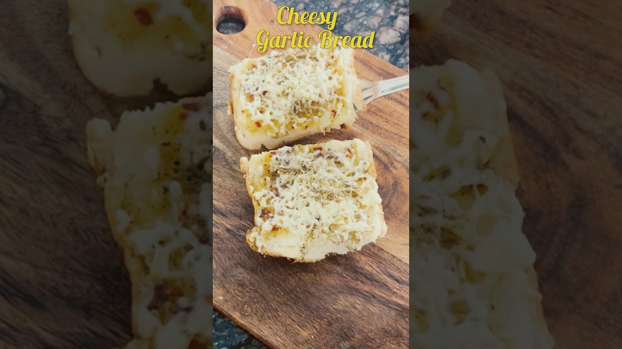 Homemade cheesy garlic bread 🤍❤️