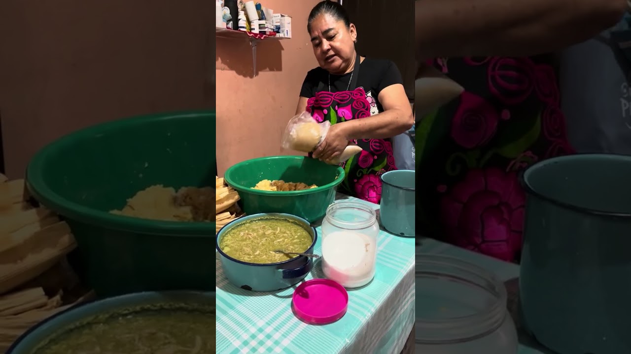 Se nos antojaron unos tamales de salsa verde 🫔🫔😋😋