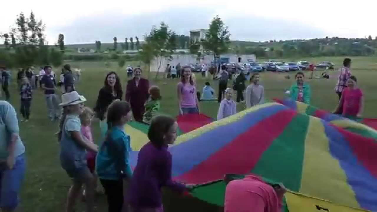 Giochi col paracadute in Roman, luglio 2015