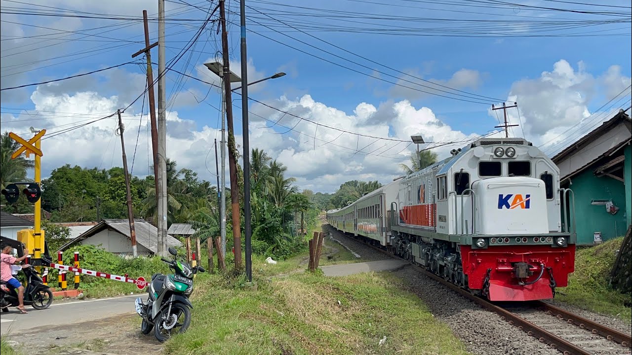 PENUMPANG TERJATUH DI KA LOKAL MERAK | DISINILAH TITIK KECEPATAN TINGGI NYA KA LOKAL MERAK 