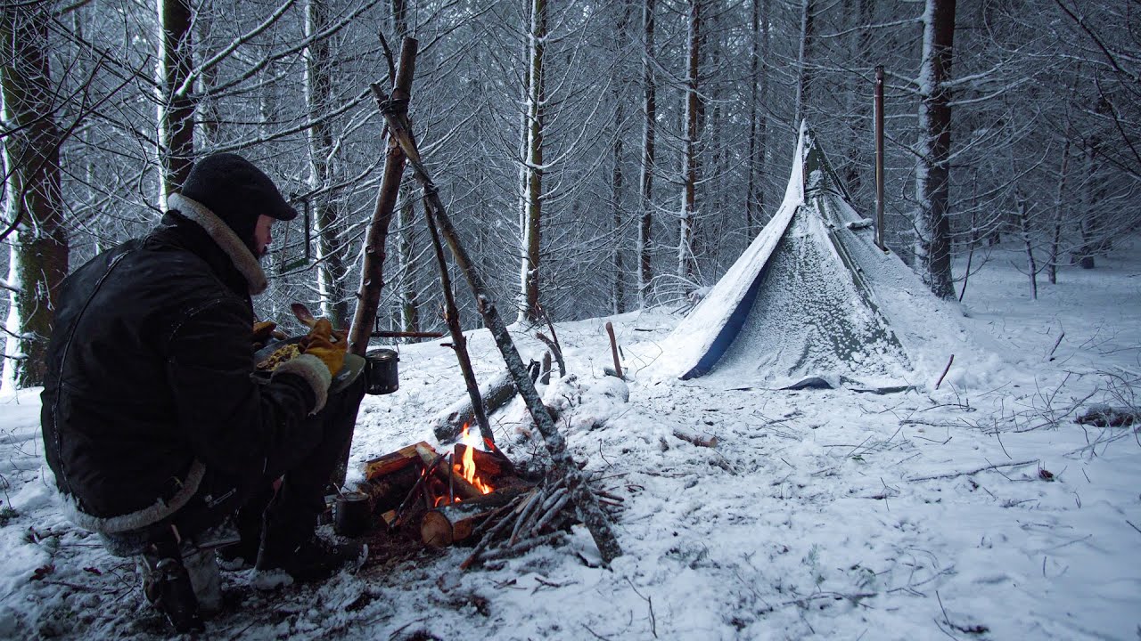 3 JOURS DE VIE EN FORÊT EN HIVER (trek, bushcraft, tipi, poêle à bois, tartiflette )