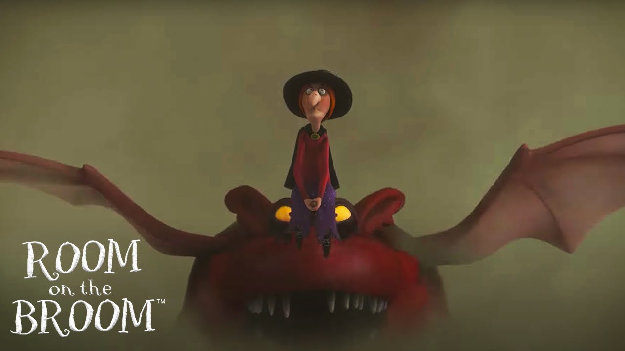 Danger! A Fiery Dragon Chases The Witch! 🔥  @GruffaloWorld: Room on the Broom