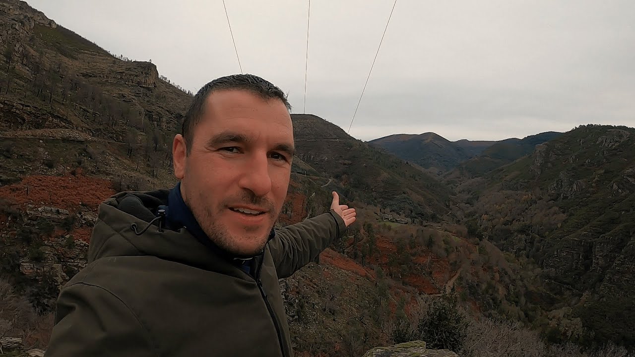 MIRA lo que ENCONTRÉ en estas montañas ALDEA COMPLETAMENTE ABANDONADA Aquí viven CERO HABITANTES.