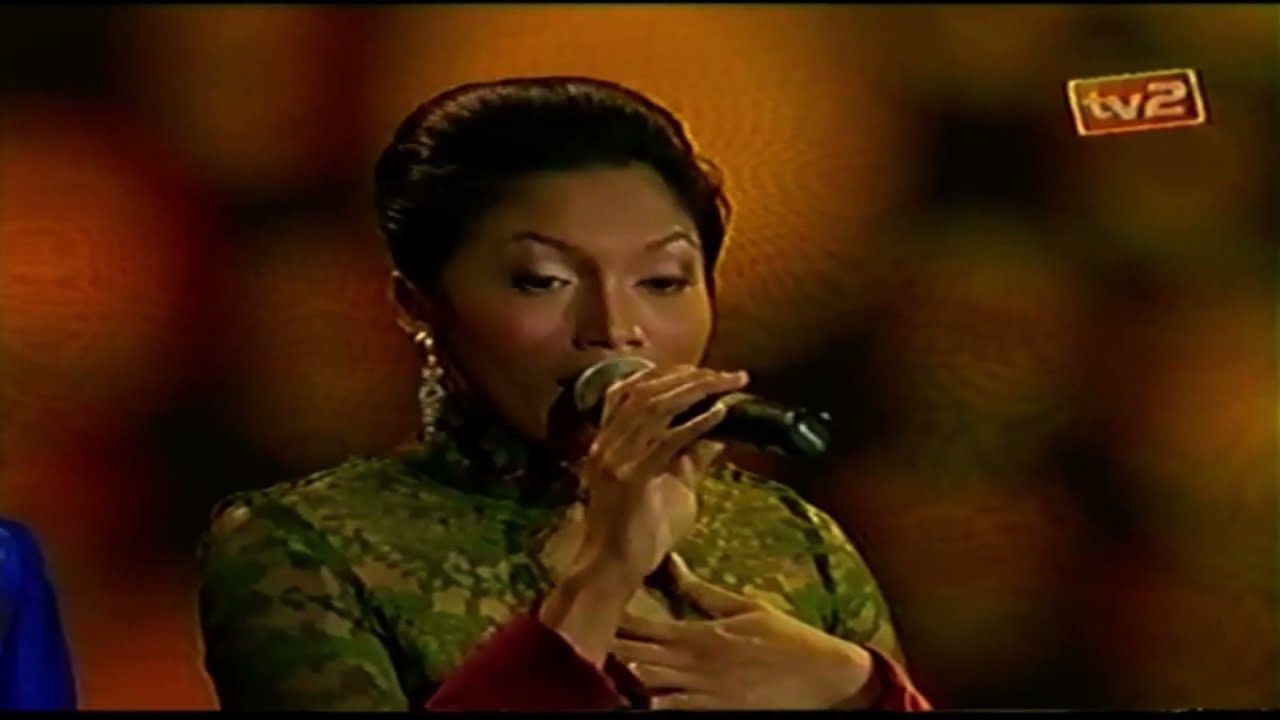 Ziana Zain & Dato Sri Siti Nurhaliza  -  Kemelut Di Muara Kasih (Duet 2005) [LIVE]