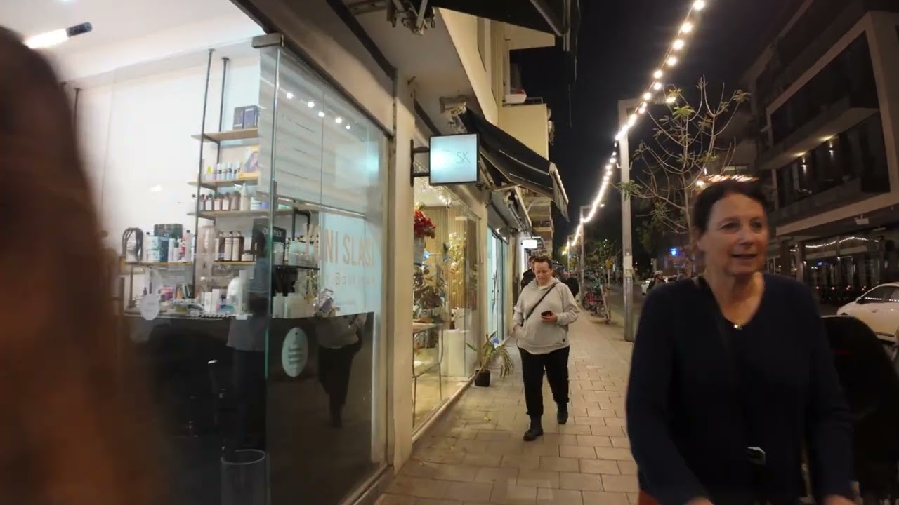 שוק כרמל לשדרות רוטשילד בלילה