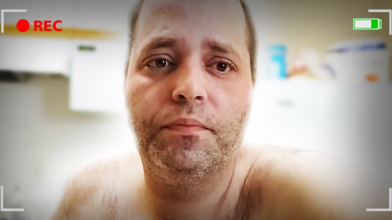 ONLYUSEMEBLADE: Бездомный, проводит Рождество в одиночестве, мать отвернулась от него, а девушка ...