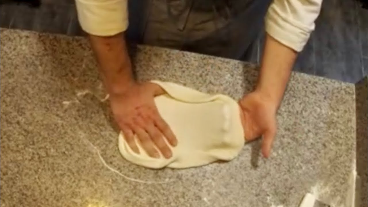 IL VENTAGLIO l Come stendere la pizza napoletana