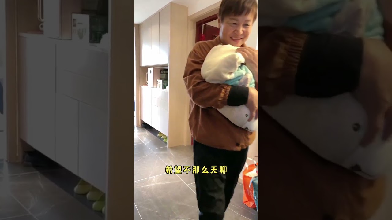 #多乐当一次见刚出生的妹妹