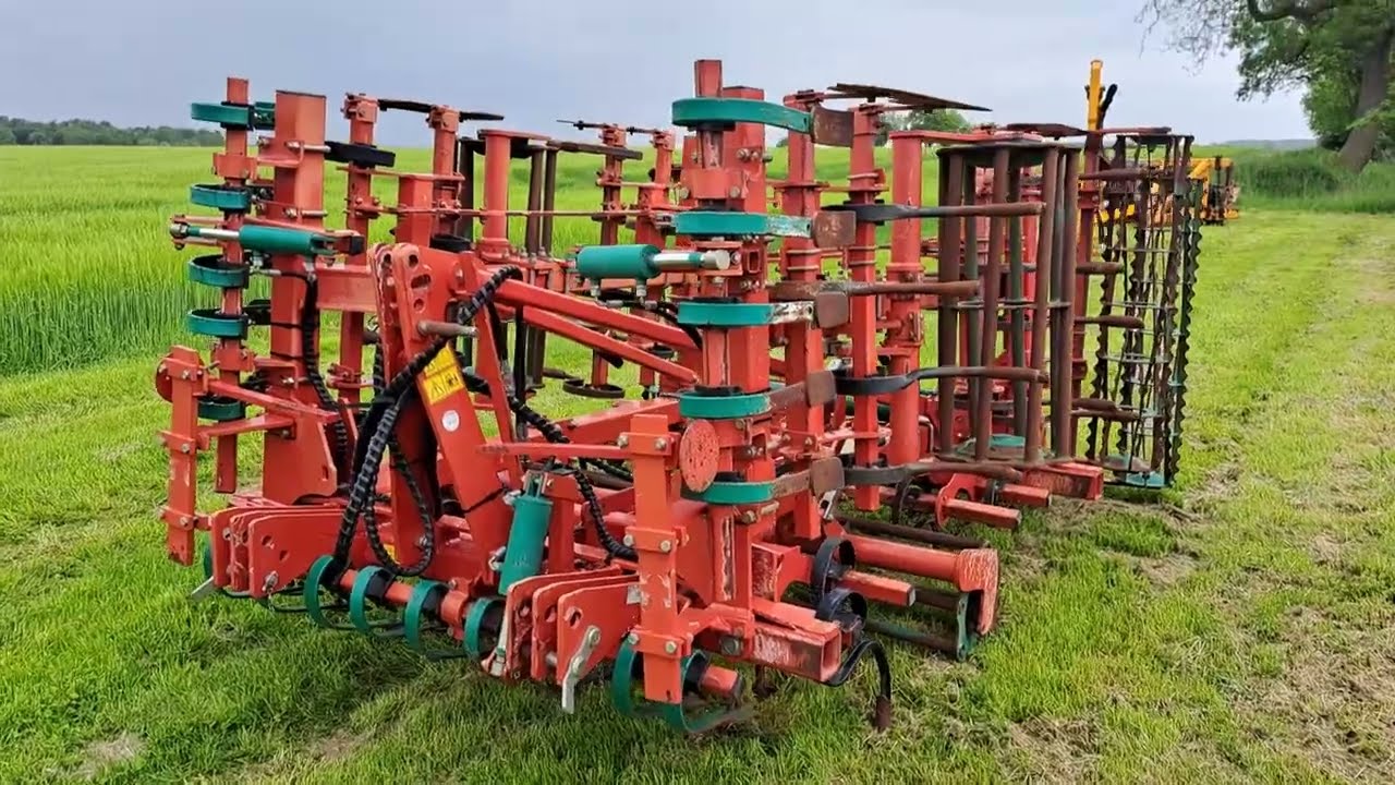 KVERNELAND TLG 4 metre Folding Seedbed Cultivator - Walkaround