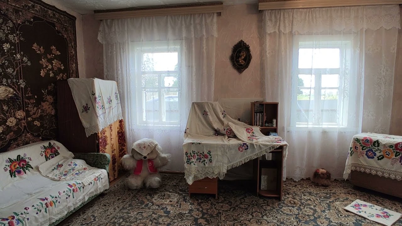 Ну, что за прелесть, эти  дворы,  и старинные вышивки в старых хатах! In a Belarusian village.