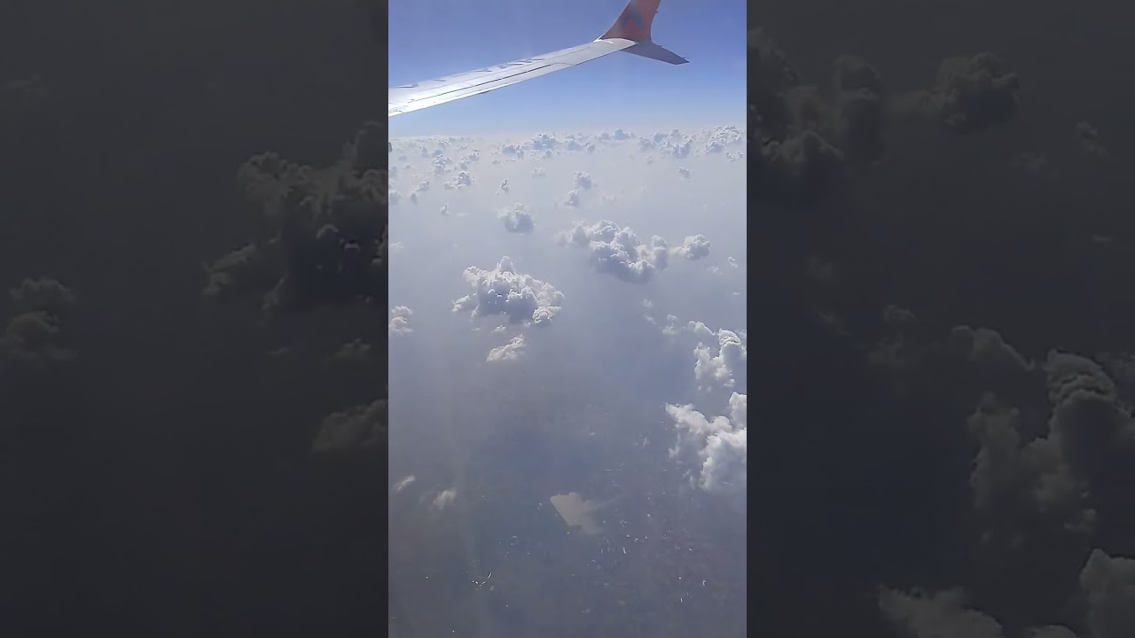 जहाज से क्या गजब का आसमान दिखाई देता है।