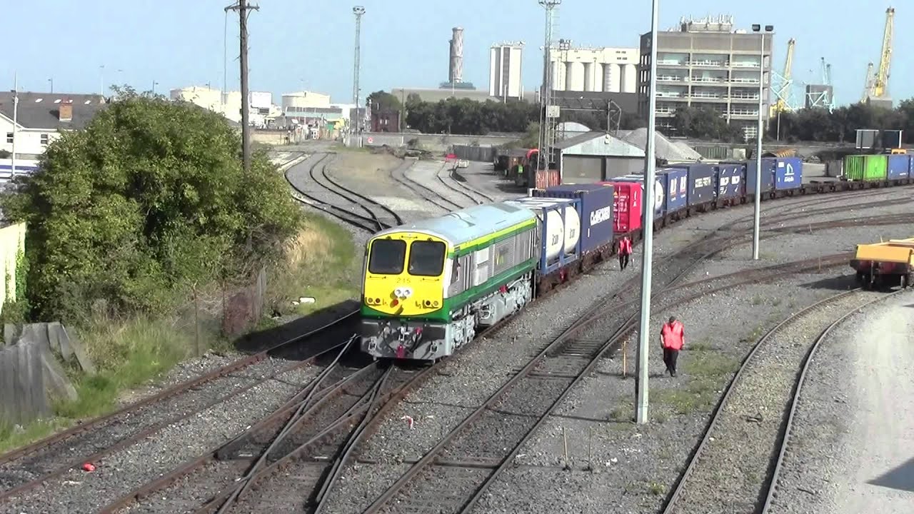 IE class 201 (215) Running light engine & Shunting IWT wagons @ North Wall