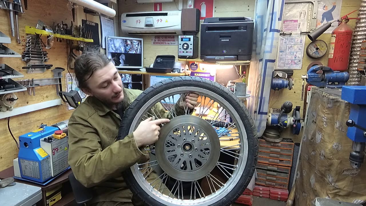 Обслуживание передней части мотоцикла Suzuki Intruder