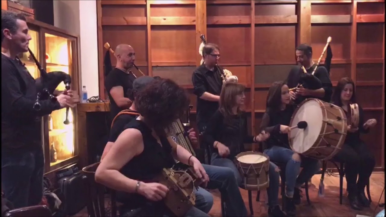 De Pé Feito, Grupo.  Pasodoble do Mazo