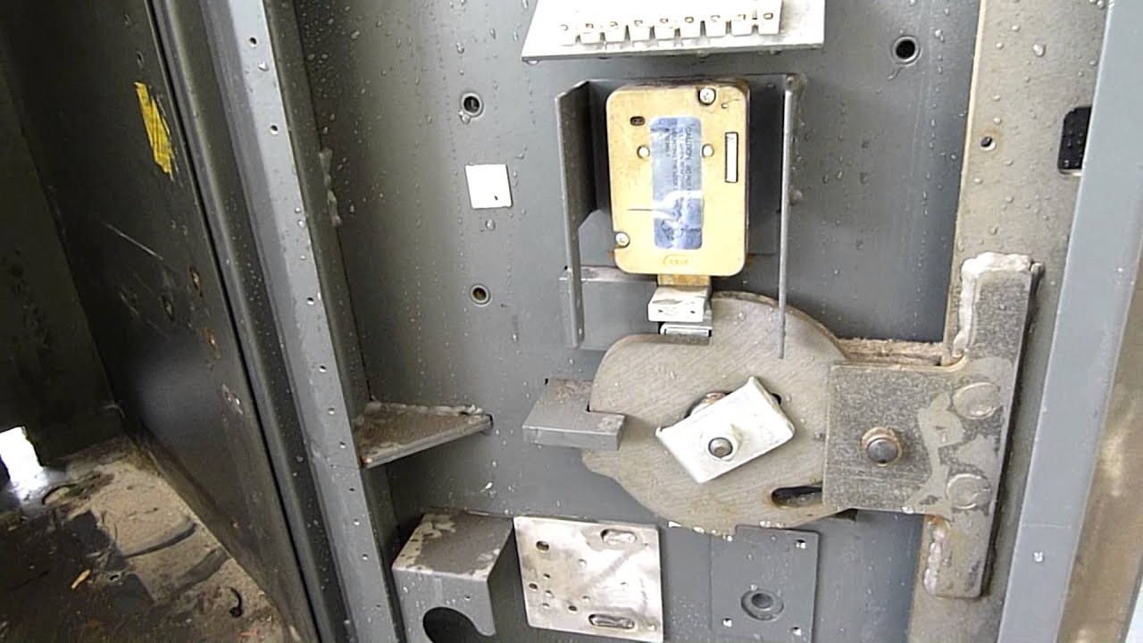 NCR ATM Strongbox Teardown