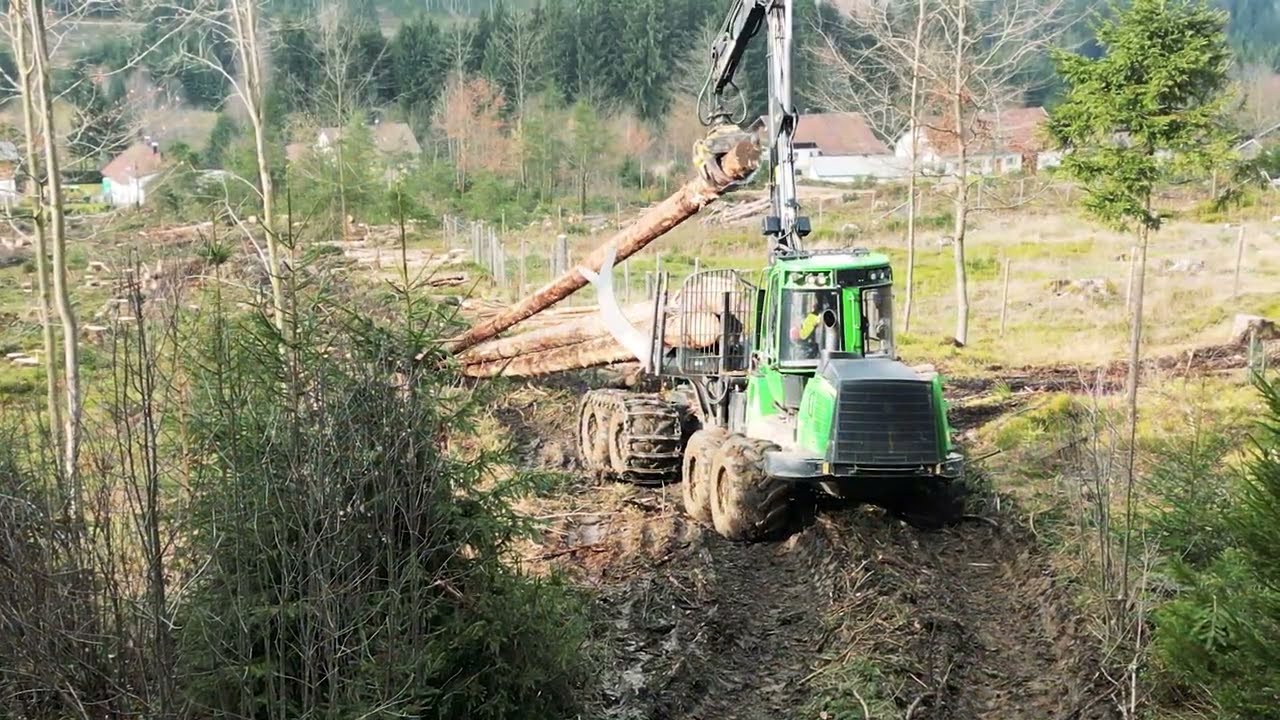 1210E John Deere Forwarder mit Klemmbank