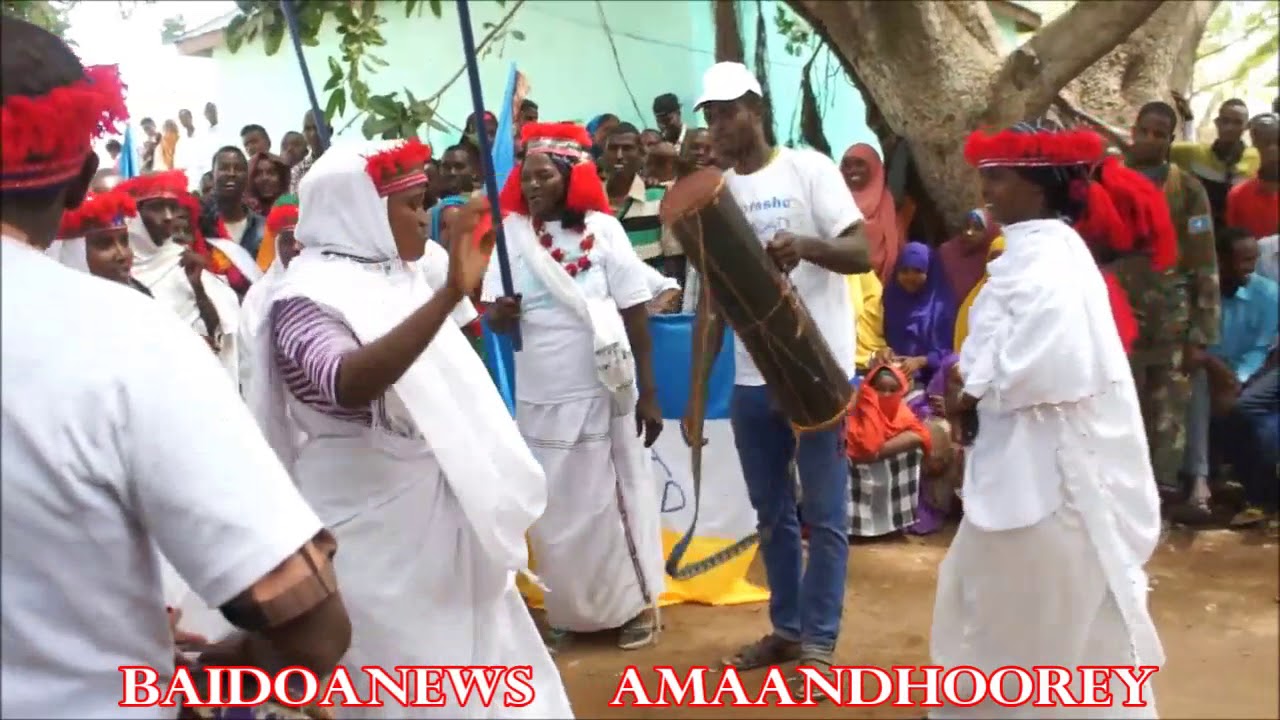 NEBEDAA NAAS LA NUUGA LE -  BEST MAAY WADANI SONG WITH RAHAWEEN TRADITIONAL DANCE
