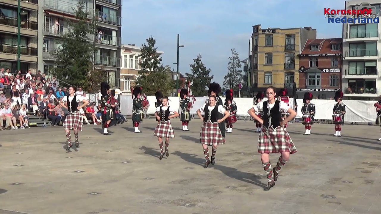 Red Hackle Pipe Band & Highland Dancers tijdens Taptoe De Panne 2021