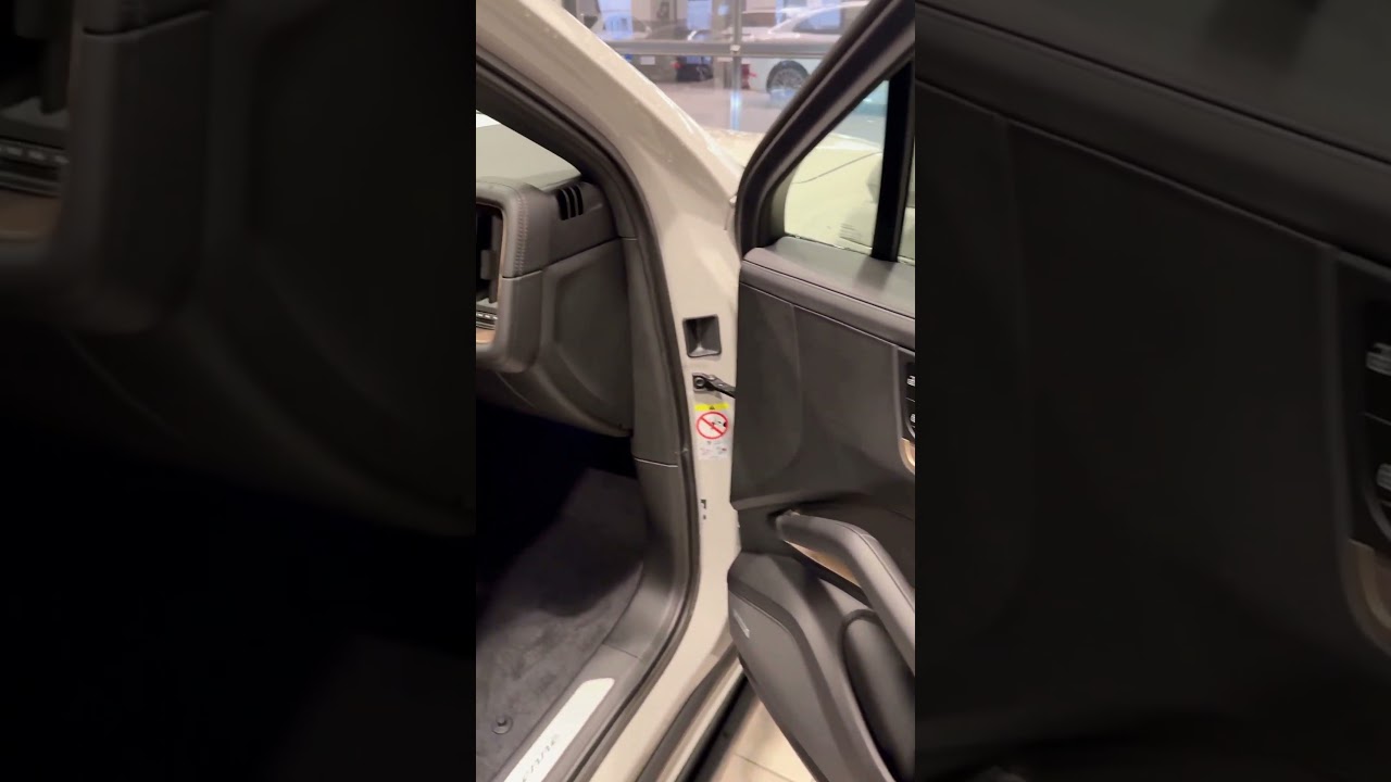 2024 Porsche Cayenne coupe E3.2 - interior Eucalyptus Wood + Accent Package Neodyme