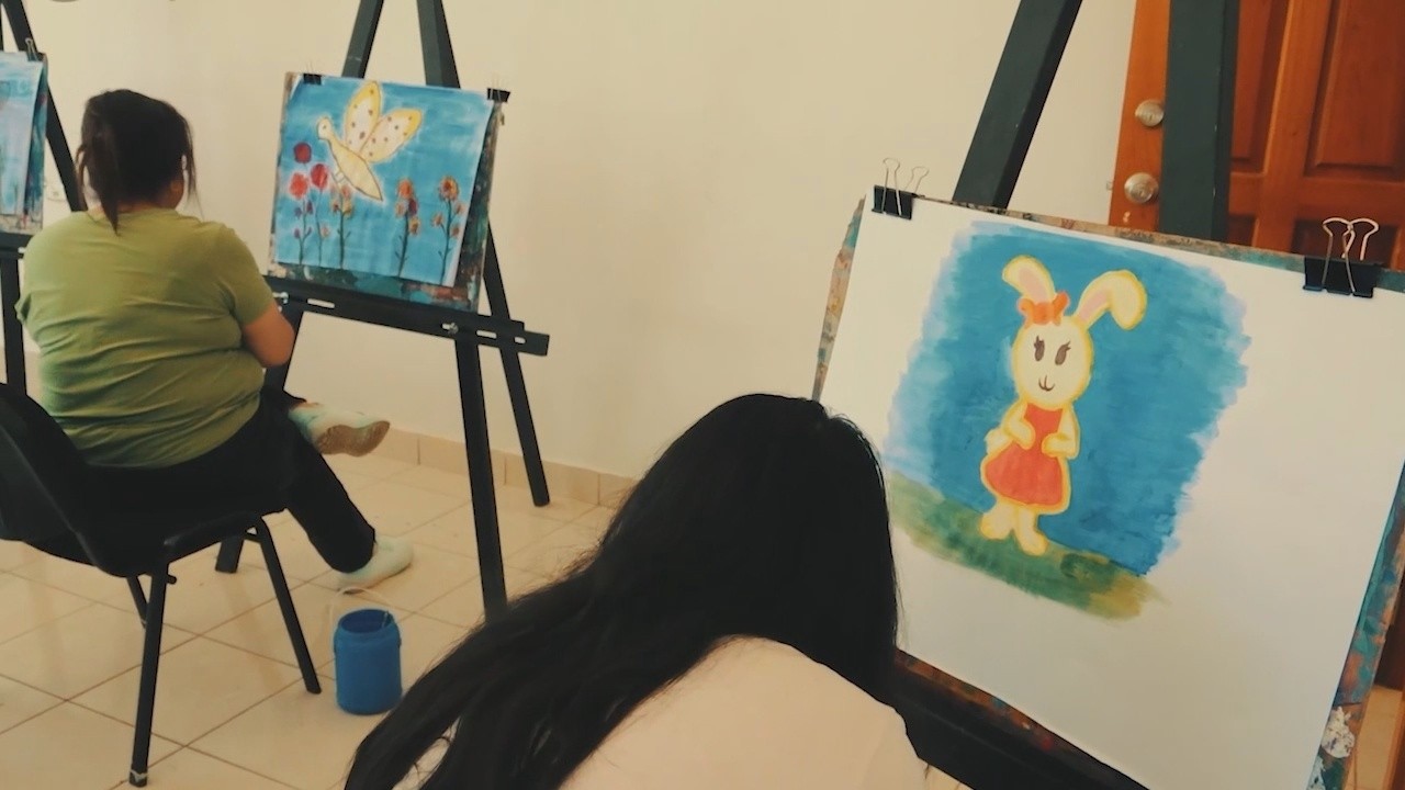 Estelí, taller de pinturas para mujeres mayores.