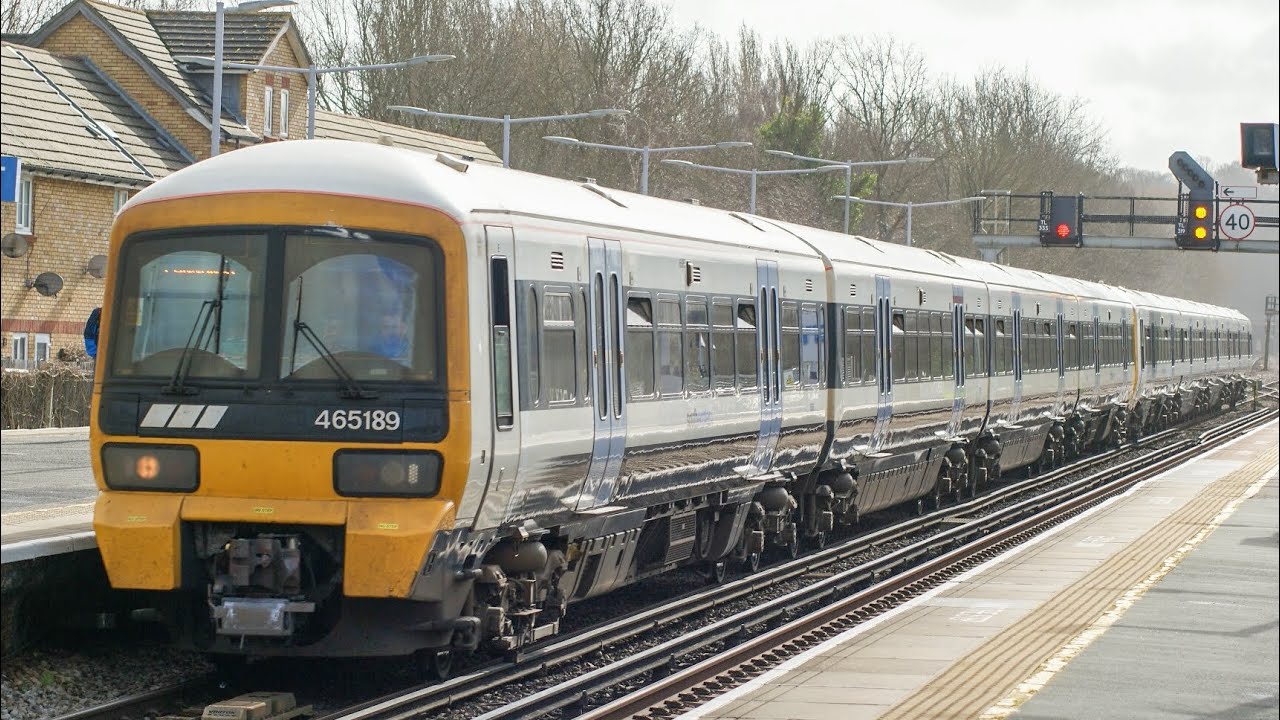 Southeastern Class 465189 and 465191 at Grove Park 