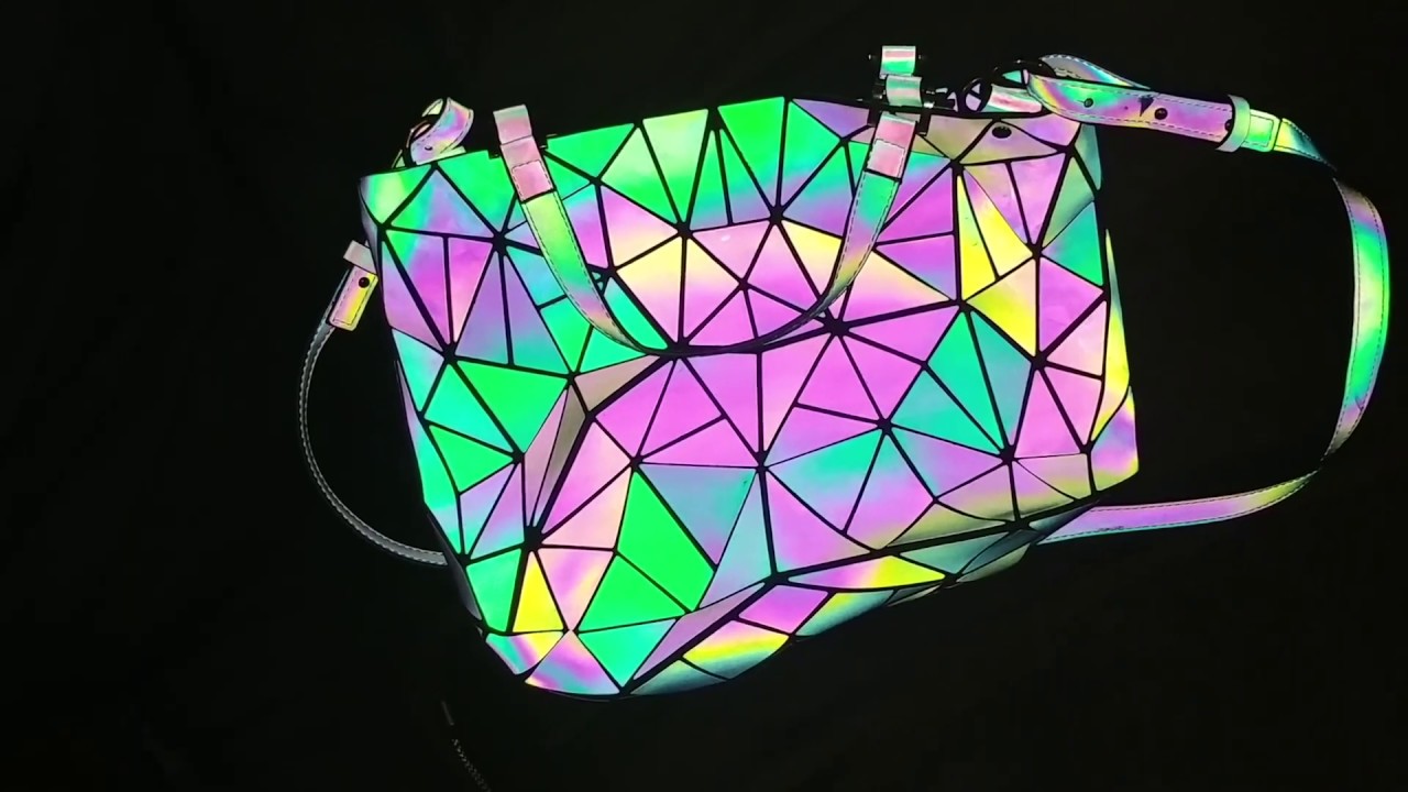 Luminesk (Harlermoon) Holographic Purse (Review)