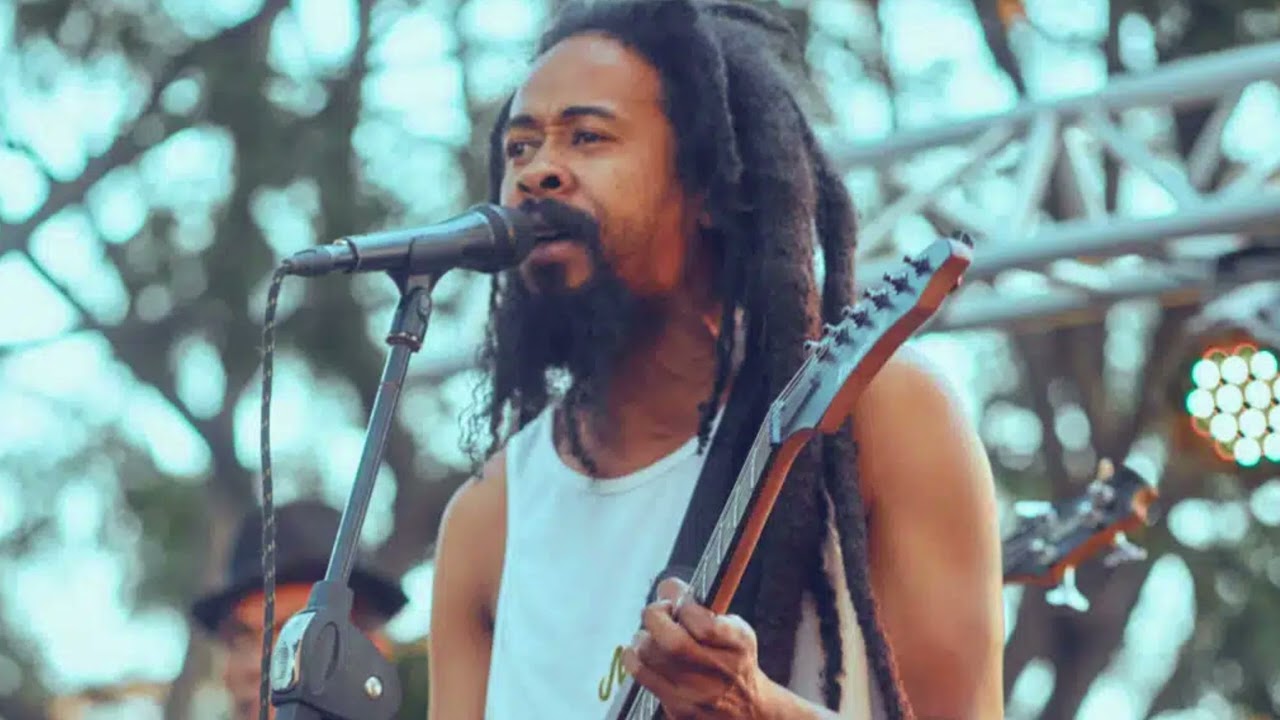 AZA MORA KIVY - JAH ROOTS Malagasy Revolution
