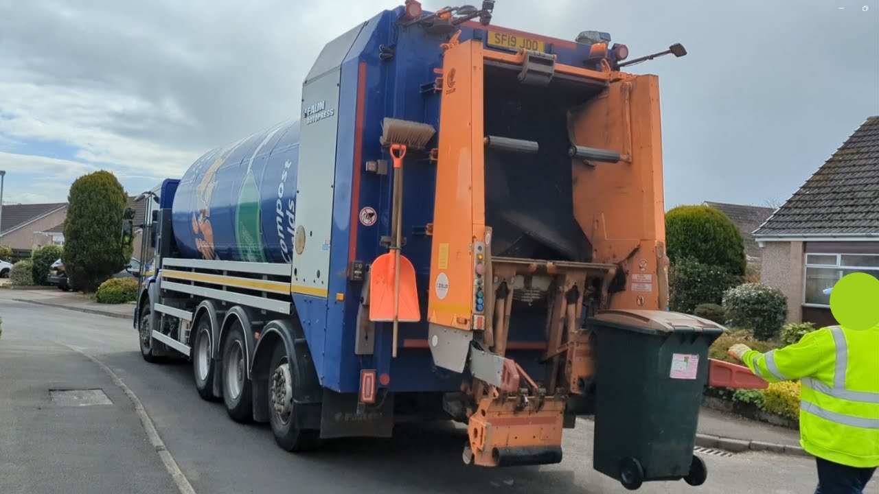2019 Faun Rotopress Bin Lorry Collecting Garden Waste In Perth And Kinross
