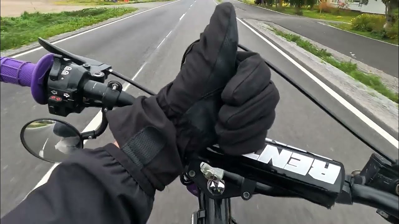 Yk&auml; ajaa p&auml;&auml;lt&auml;! Keulaa poliisijen edess&auml;/125 manki keulaa