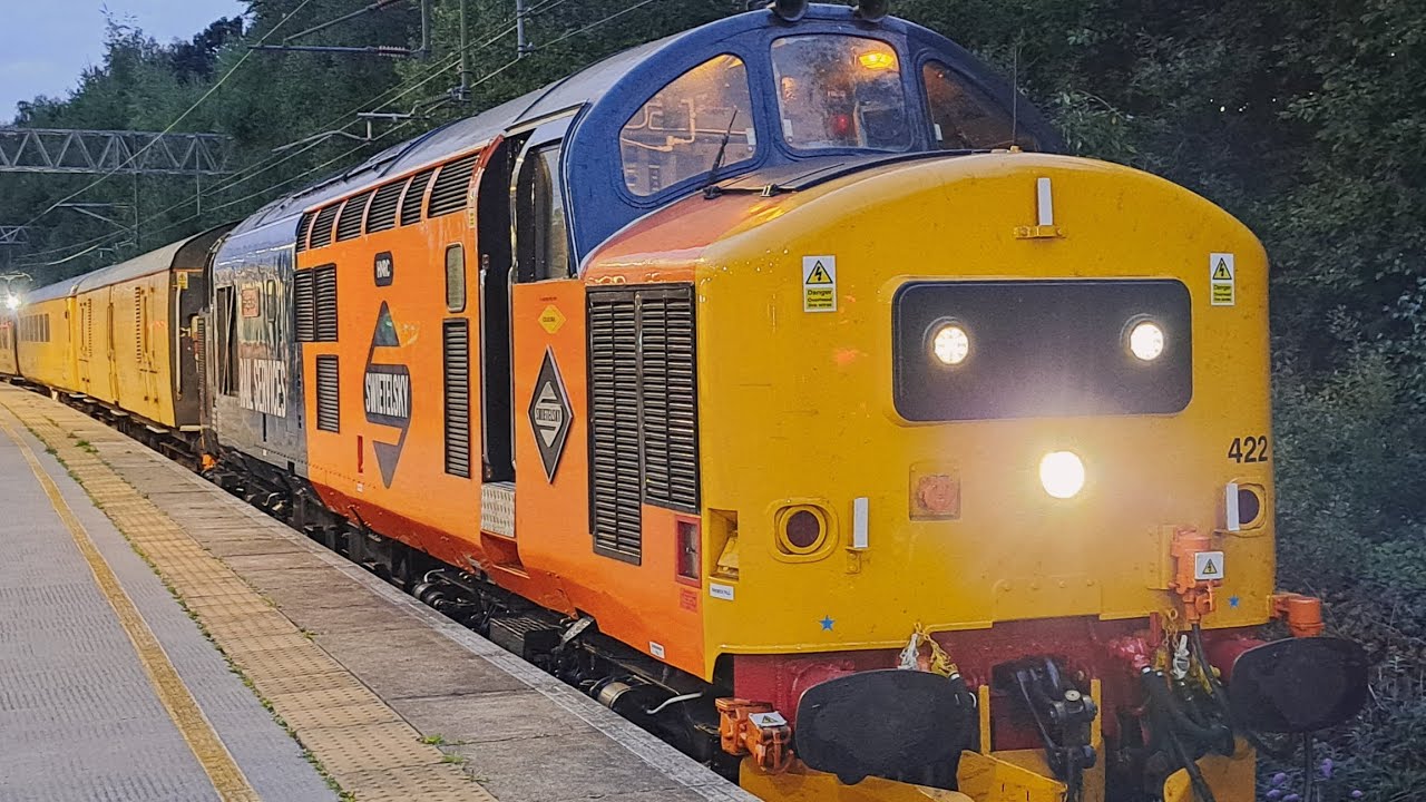 37422 T&T 37667 powers out of Sandbach on 1Q18! 24/09/25