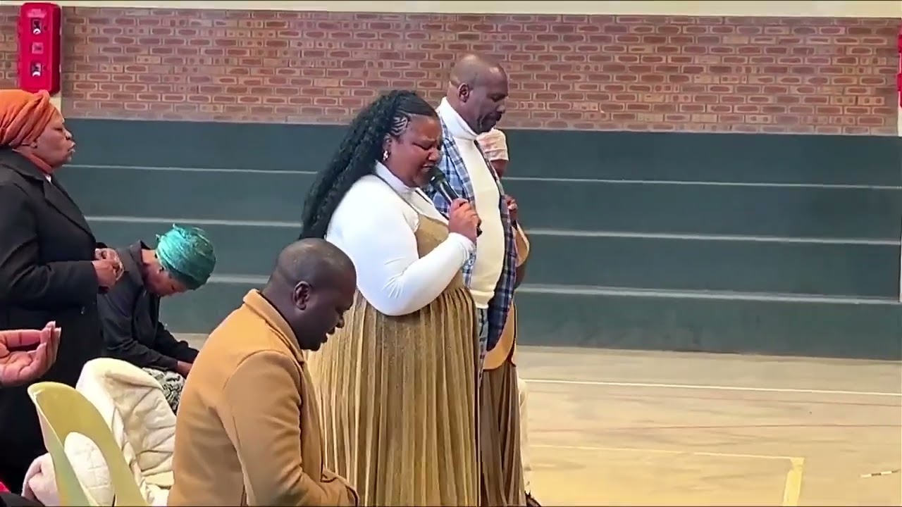 Lady Apostle Ndinisa | Worshipping and Prayer| Wehlukile Awulinganiswa | 