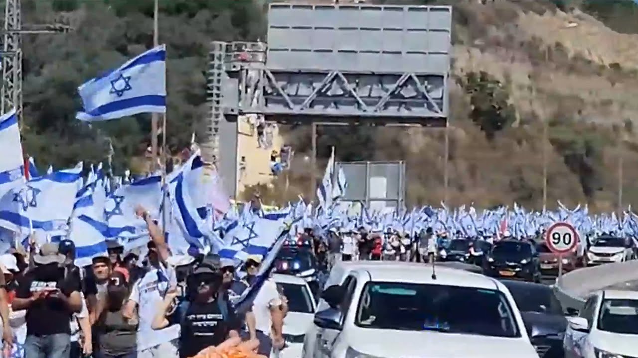 "זו לא הפגנה רגילה": רבבות מפגינים הגיעו בצעדה לירושלים