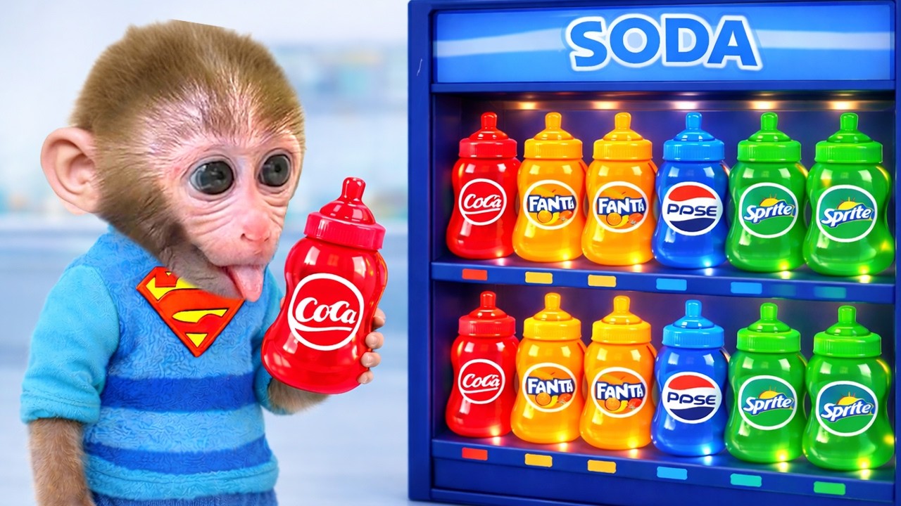 小猴子 Bon Bon 发现彩色汽水贩卖机开心挑选饮料