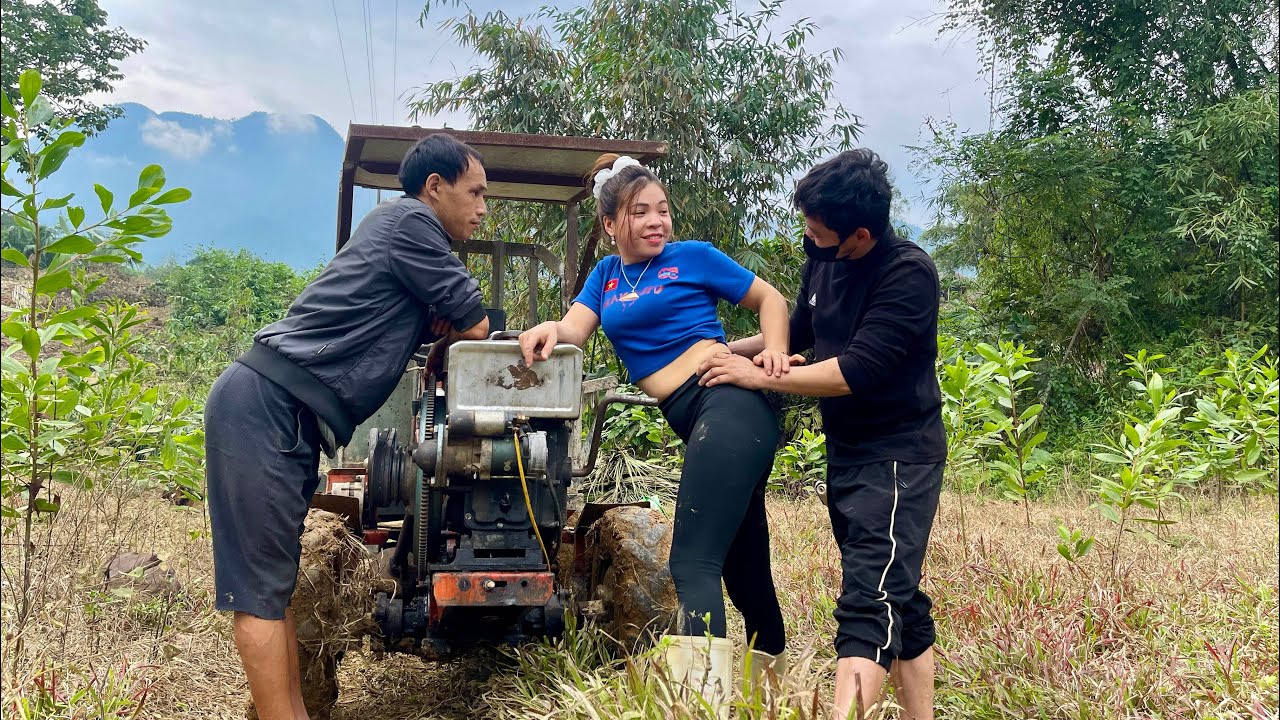 Time-lapse video: Female mechanic spends 7 days repairing and restoring hill-climbing tractors.