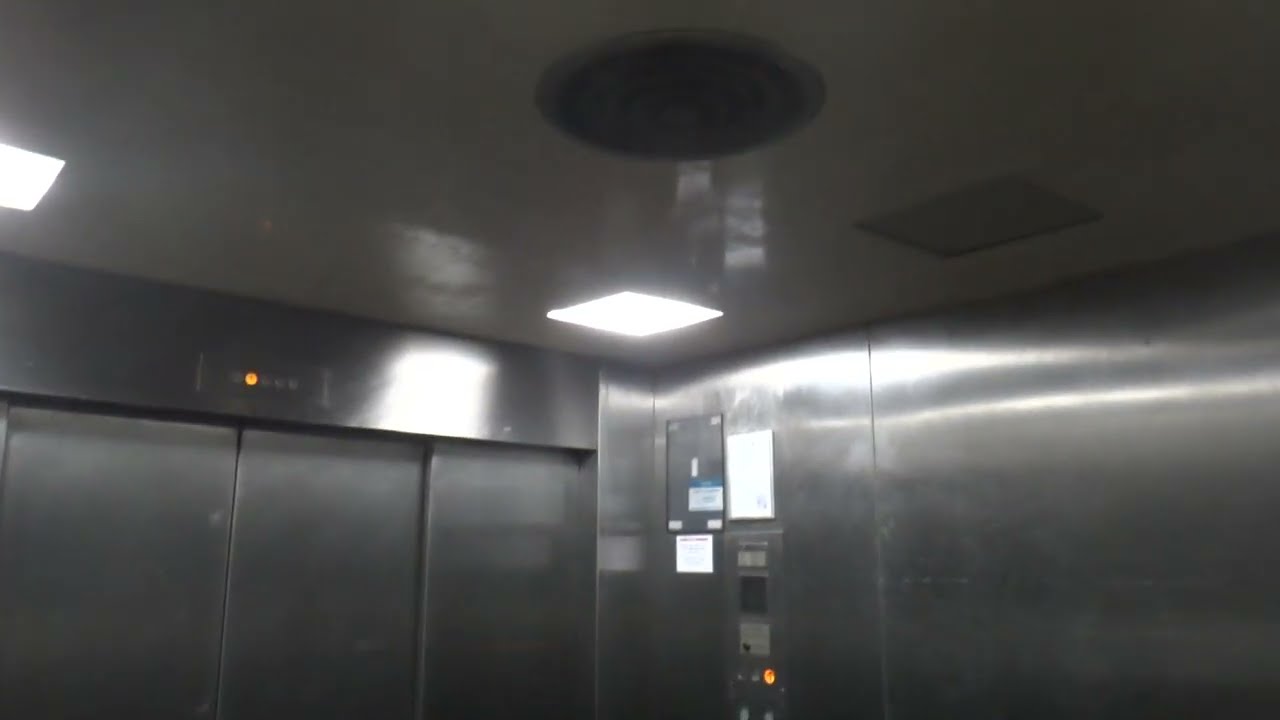 The Adelphi, Singapore - Hitachi F/DB Freight Elevator
